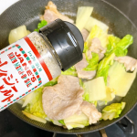 クレイジーソルト ✨日本の食卓で40年以上愛されるハーブソルト😍個人的に大好きなシリーズになります‼️食品添加物を使わず、結晶状の岩塩と数種類のハーブとスパイスで仕上げたハーブソルトは、和・…のInstagram画像