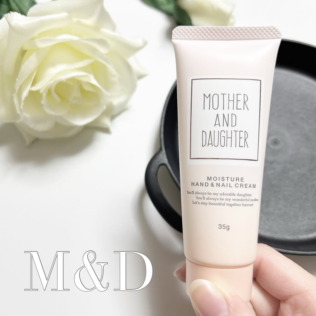 口コミ投稿：╲M&D╱⁡モイスチャーハンド&ネイルクリーム⁡⁡べたつかないサラッとタイプでカサカサ手…