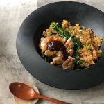 🌿大阪王将公式通販に誕生した、神ソースと、直火炒めチャーハンを使って、麻婆チキン炒飯をつくりました🙌総出荷量は818万パック以上の、大阪王将直火炒めチャーハンは、冷凍のままフライパンで3分炒めるだ…のInstagram画像
