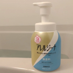 *冬になって肌の乾燥やかゆみが気になってきました。アレルジーナの泡タイプで少しでもケアできれば…と使用中。やさしい泡で使い心地◎無香料なので万人が使いやすいと思います。今年はボディケアも…のInstagram画像