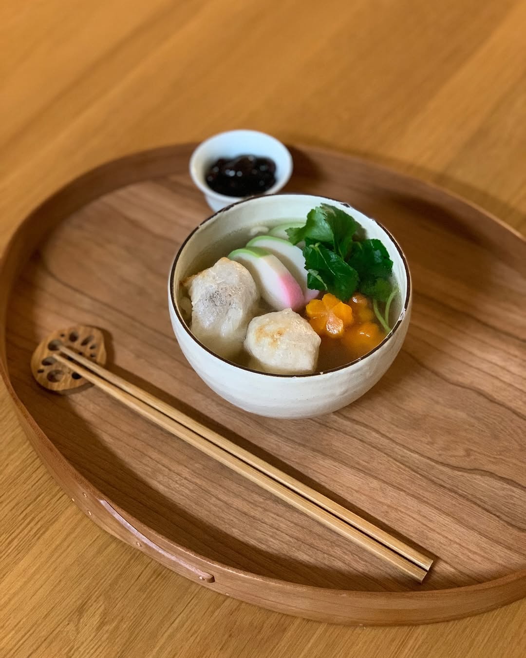 口コミ投稿：…🥢お雑煮は食べましたか？醤油に鰹節とみりんをくわえただし醤油を使って作りました…