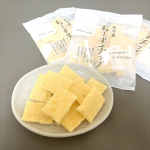 ・ちーずチップ今回はもち吉のちーずチップを紹介させていただきます🧀ちーずチップはゴーダとチェダー2種のチーズを生地に練込み、チーズパウダーをふんだんにかけた濃厚なチーズあられです🧀個包…のInstagram画像