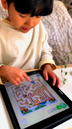 タブレットやスマホで楽しく勉強できる、すうじのアプリを体験させて頂きました👏🏻簡単なかずを数えたり、点つなぎしたり、ドリルで学べるような学習ができて答え合わせも自動だから楽々＆デジタルシールももら…のInstagram画像