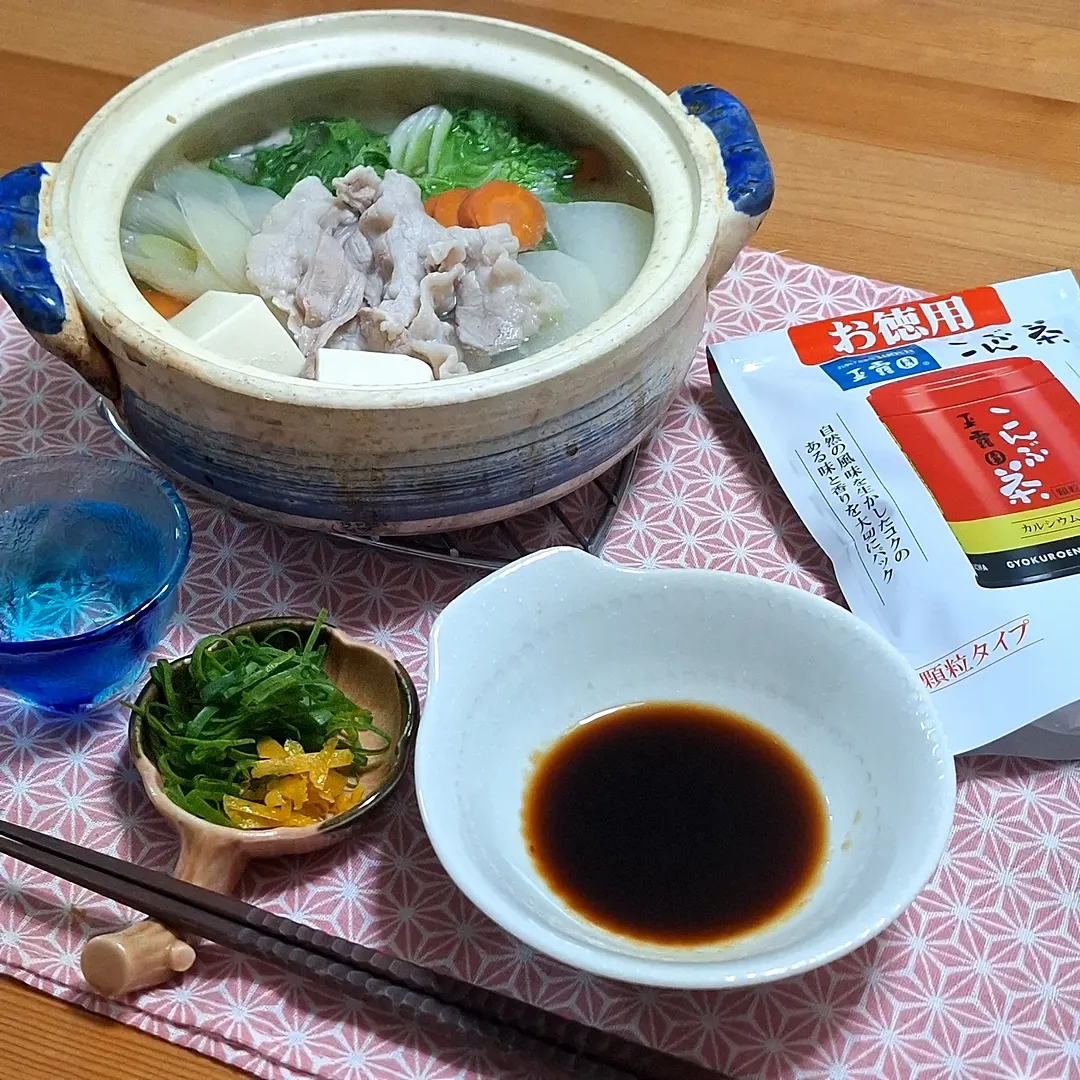口コミ投稿：.寒い、疲れた、おなかすいた💦こんな日は手っとり早く一人鍋🍲実家の野菜に豚肉と豆腐…