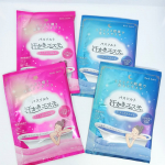 汗かきエステ気分　リラックスナイト＆モイストハピネス　分包35g汗かきエステ気分のバスソルトです。青いパッケージのリラックスナイトは、リラックスハーブの香りで、お湯の色はミッドナイトブルーです…のInstagram画像