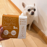 ご飯にかけて食べてますが、開けるとすごい鰹？の様な出汁の様ないい香りがして、ご飯の食いつきがすごく良くなりました。カロリー控えめなので、ダイエット中の我が家のワンコにも嬉しい。6歳になり…のInstagram画像