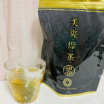 フレージュの美爽煌茶・黒を飲んでいます。お気に入りの美爽煌茶のパワーアップバージョン！(^^♪濃いめですが飲みやすいし、どっさり感が違う！濃すぎるという方は、煮出し方や時間で調整できるので…のInstagram画像