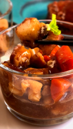 正田醤油さまより、きのこつゆを頂きました🍄めんつゆは必ず冷蔵庫に入れてずっと使ってるけど、きのこつゆは初めて👀しいたけ・まいたけの旨み成分がぎゅっと詰まっているので、いつもの料理や煮物、麺類に…のInstagram画像