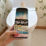 我が家のトイレも12年、綺麗に見えてもよーく見ると黄ばんでる。かけて、擦って流すと、新品みたいに真っ白になりました！研磨剤が入ってるのか？少しザラザラとした感じがあります。ふち裏の黒ずみも…のInstagram画像