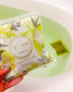 ..《 養生薬湯 》漢方の考えに基づいて生まれた「養生薬湯」６種類の生薬を独自に処方した生薬100%の薬用入浴剤🛀生薬をザクザクと刻んでお風呂にポンと入れるだけで自然のままの色や香り…のInstagram画像