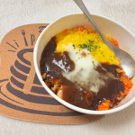 ・・ニップン　冷凍プレート！よくばりワンプレート。いまどきごはんとろ〜りオムライスよくばりプレートチキンステーキ&トマトパスタレンジでチンでこんなに美味しいご飯が食べられるだな…のInstagram画像