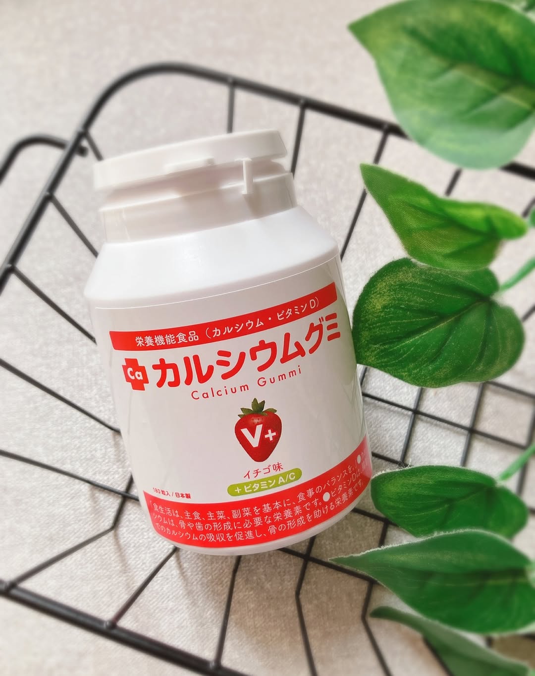 口コミ投稿：手軽に美味しく🎵伸び盛りの子供たちにおすすめ！カルシウムグミV+(イチゴ味)🍓【こん…