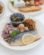 .何かと慌ただしい週末のお昼、FitDishのおかずをワンプレートに盛り付けてゆったりとおうちランチを楽しむことができました。野菜たっぷりのヘルシーメニュー、味付けもちょうどよくとても美味しかったで…のInstagram画像