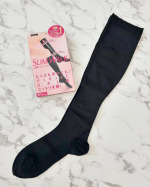 使いやすい膝下丈💗スリムウォーク美脚ハイソックス✨✨M〜Lサイズ仕事や外出、家でもスリムウォーク🫡✨立ち仕事なので、とにかくむくみに悩んでます。膝下だから手軽に履けるのが嬉しい✨しっか…のInstagram画像
