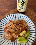 いつもと変わったお肉料理の味付けにチャレンジしてみようかと@shoda_shoyu1873  さまの「きのこつゆ」使って豚肉焼き椎茸と舞茸の香りのめんつゆ香ばしく焼けたお肉がとってもご飯…のInstagram画像