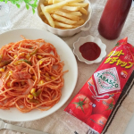 *今日のランチは、ナポリタンとフライドポテト🍝🍟大人のケチャップ🍅タバスコⓇブランドグルメパートナー「ホットケチャップ」で味つけしました！タバスコとコラボした甘さ控えめでピリッと辛…のInstagram画像