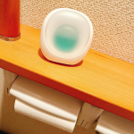 いい香り〜🩵トイレ用の消臭剤。色々売ってるけど香りのキツイの多くて…苦手。これはキツくなくほのかーなグリーンアップルの香りがいい💚詰め替えで使えるのも⭕️シンプルなのも⭕️#PR #エステ…のInstagram画像