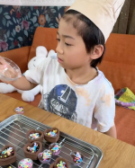 息子とバレンタインのチョコを作ったよ🍫❤️バレンタインキットを使ってだから簡単に可愛くおいしくできたよ🧑🏼‍🍳🧁🩷#PR #共立食品株式会社 #共立食品 #バレンタインキット #キットでお菓子づ…のInstagram画像