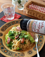 .実家の家庭菜園のキャベツを使って、スパイス香るワンパンパスタ🍝【キャベツとウインナーのオイルパスタ】 1人分◆材料◆スパゲティ 100gキャベツ １/2枚ウインナー 1～2本クレイジ…のInstagram画像