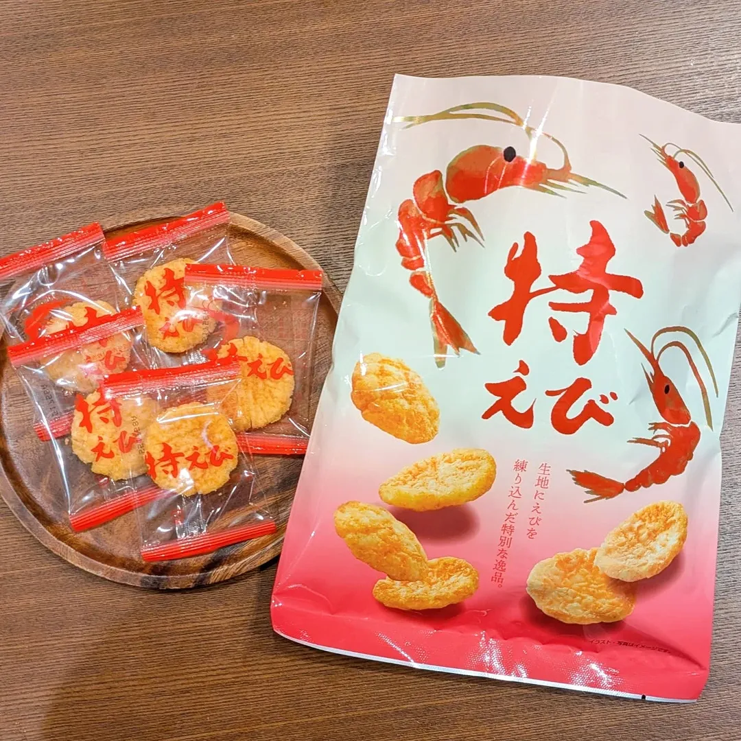 口コミ投稿：..国内産コシヒカリと国産海老を使った『もち吉 特えび袋入り』✨️.20枚の小分けされ…