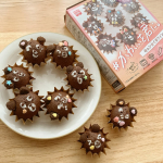 ＊＊共立食品様のバレンタインキットをいただきました。「キュン☆くまフィン」です✨キットの中にはマフィンミックス、チョコペン、カップが入っていて、自分で用意するのは卵とバターだけ。バターは溶…のInstagram画像