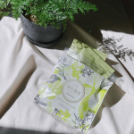 養生薬湯🛀漢方の製薬会社発・生薬100％の薬用入浴剤なんです😊痛みに役立つボウイのほか、トウキ、センキュウ、チンピ、ガイヨウ、サンシシの６種類の生薬を配合。生薬独特の天然の色や香りが、心と体を…のInstagram画像