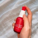 💗イソフLABO30％美容液イソフラボン含有大豆エキスを30％と高配合✨ 主成分であるイソフラボン含有大豆エキスは肌の弾力を保ち、ふっくらとしたハリを与えるため 肌内部のコラーゲン生成をサ…のInstagram画像