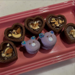 ＊可愛いお菓子作り..今回、久々にキットを使ってバレンタインのお菓子作ってみました🤎😌マカロンも作ったことあったけど、手間なく失敗なく膨らんで✨クールタルトについては、ほんと10分でめっちゃ美…のInstagram画像