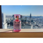 *小さくてかわいいジュエリーのようなピンクのボトル容器。もう～ダマスクローズの華やかでハッピーな香りがとっても素敵なんですよ🩷HABAローズスクワラン 15mLーーーーーーーーーーーーー…のInstagram画像