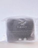 🩶ふんわりかわいい、こちらの商品は✅Lierrey マグネライフウェア ネックウォーマー.かぶるだけで首回りをあたため磁気のチカラで首肩のコリを緩和してくれるネックウォーマー😍🧣..首の…のInstagram画像