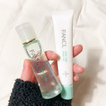  ︎︎ ︎︎『 アクネケア 化粧液+ジェル乳液 』使ってみて1週間程過ぎました。続けて使ってみてお気に入りなところはさらっとしたテクスチャーとボトルの使い勝手の良さです！ ︎︎ベ…のInstagram画像