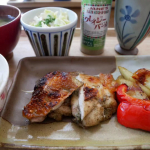 モニプラから日本緑茶センターのクレイジーバジルのモニター中です。今日のお昼はチキンのバジルソルト焼き。程よい塩味とハーブの香りで美味しく焼けました。付け合わせはパプリカとポテトを肉の横で一緒に…のInstagram画像
