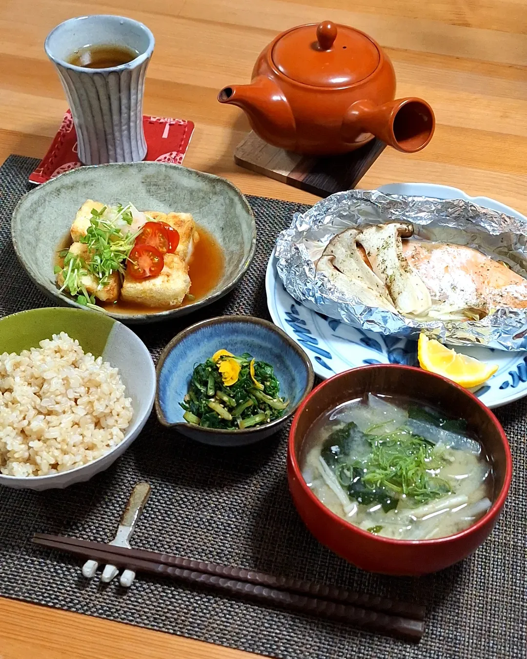 口コミ投稿：.ある日のごはん・鮭のホイル包み焼き・トマトめんつゆの揚げ出し豆腐・水菜の胡麻和…