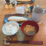 メインがお魚だと副菜はがっつりになりがち🐟️今日はいつもの揚げ出し豆腐＆野菜にトマトめんつゆ を使ってみたよ〜トマトの酸味が爽やかでおいしかった✨暖かくなったらそうめんにも使ってみたいな😀.…のInstagram画像