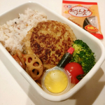 おべんとうしょうゆ・ソースをお試しさせていただきました。どちらも2ml、醤油とソースが入った小さなボトルでまさにお弁当にぴったりのサイズ👌✨かけてから詰めると、食べるときには染み込んでいたり、他…のInstagram画像