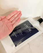 SHIN.薬用ボタニカルスカルプシャンプーを旦那さんにプレゼントしました！こちらは1本でシャンプー・スカルプ・コンディショナーの3役の機能が備わっているアイテムです。植物由来アミノ酸洗浄成分や1…のInstagram画像