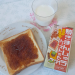 正田醤油の つけて焼いたら焼まんじゅうトーストのたれ 群馬のソウルフード「焼きまんじゅう」！ 私、大好きなんです。餡子を入れない素朴な味の饅頭に、味噌や砂糖、醬油を混ぜた甘辛いたれをつ…のInstagram画像