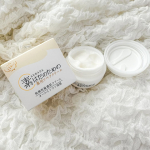 素はだのための薬用リペアクリーム をお試しさせていただきました✨ かなり濃厚なクリームですが肌にのばしていくと、なめらかなのですっと広がる感じ👍肌あれしにくい素肌のために作られたオールインワン…のInstagram画像