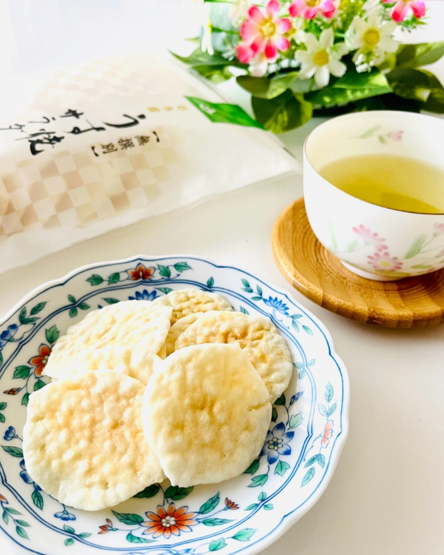 口コミ：一度食べ始めると手がとまらない　もち吉【うす焼サラダ】の画像（4枚目）