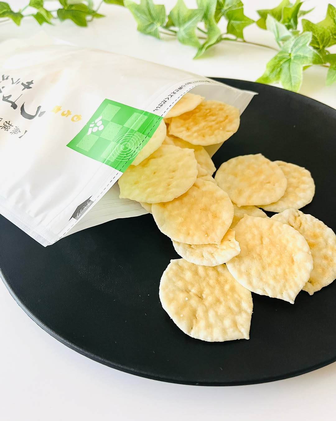 口コミ投稿：おせんべい・おかきの老舗　もち吉さんの⁡人気のパリッと食感のうす焼せんべい【うす…