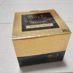 雪の上 GOLD大人気の薬用オールインワンジェル「雪の上」から、金箔配合のナイトジェルが新発売されたので遣ってみました。就寝前にさっとひと塗りするだけのタイパの良いジェル。・バクチオール※…のInstagram画像