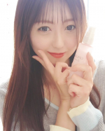 顎ラインの集中ケア美容液知ってますか？私初めて使用してみました✨1日2回使用するみたいで、朝と夜に使いました🫧1週間使用した感じは、スッキリして口角が上がった気がします🌠使い続けてみた…のInstagram画像