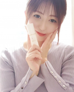 暖かくなってきて紫外線も気になりだして来ました☀太陽の下お散歩したり運動するのも好きですが、やっぱりシミは作りたくない🥹今年はちゃんと美白ケアしようと思います✨毎日のスキンケアの最後に、デ…のInstagram画像