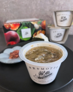 忙しい日はレンチン1分のこれで決まりッ🤍𐙚野菜をMOTTO 高知産ニラにキャベツたっぷり本格だしの牛もつ鍋香りと甘みが強い日本一の生産量を誇る高知県産のニラと肉厚なもつを使ったもつ鍋🥣ꕀ´…のInstagram画像