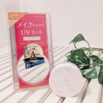 プライバシー　UVパウダー50UVカットとテカリ防止を一度に出来る、メイクの上からOKな透明ルースパウダーです。馴染ませると粉っぽさがなくなって、肌が明るく見えるようになった気がしました🌟…のInstagram画像