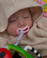 クラプロックスさまのクラプロックスベビー おしゃぶり 👶🏻・赤ちゃんを落ち着かせる・歯・あごにやさしい設計・最適な呼吸運動をサポート電子レンジ消毒ボックス付でクリーニングにも持ち運びに…のInstagram画像