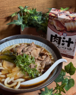 私も旦那も大好物💑正田醤油→ @shoda_shoyu1873麺でおいしい食卓 旨辛肉汁つゆお肉は牛でも豚でも鶏でも、お野菜も何を入れても合うと思うけどわが家でのお気に入り具材は豚バラと長ネ…のInstagram画像