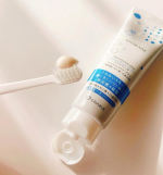 「シャルエーゼ モイスティクリア プラス」✨こちらは美と健康のシャルレの薬用ハミガキ💓お肌や髪と同じように、年齢とともに減るお口のうるおい（唾液）。このハミガキはお口にうるおい（※１）を与え…のInstagram画像