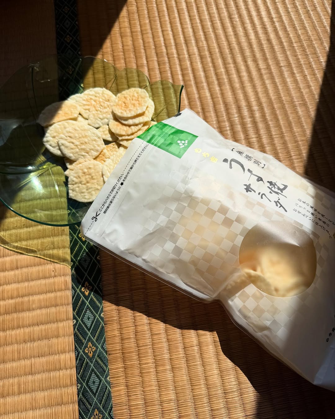 口コミ投稿：．パリッと食感が人気のうす焼せんべい『うす焼サラダ』を子供達と食べました！大人…
