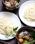 今日のお昼ごはんは、肉汁うどん🥢「肉汁うどん」という名前は聞いたことがあったものの、実はどんな料理か知りませんでした🧐調べてみると、関東や武蔵野地域を中心に食べられている郷土料理で、豚肉とねぎ…のInstagram画像
